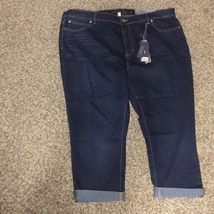 NWT Jennifer Lopez Jean Capris